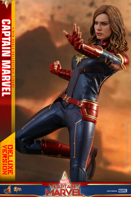 Captain Marvel: Captain Marvel - Deluxe, 1/6 Figur von Hot Toys