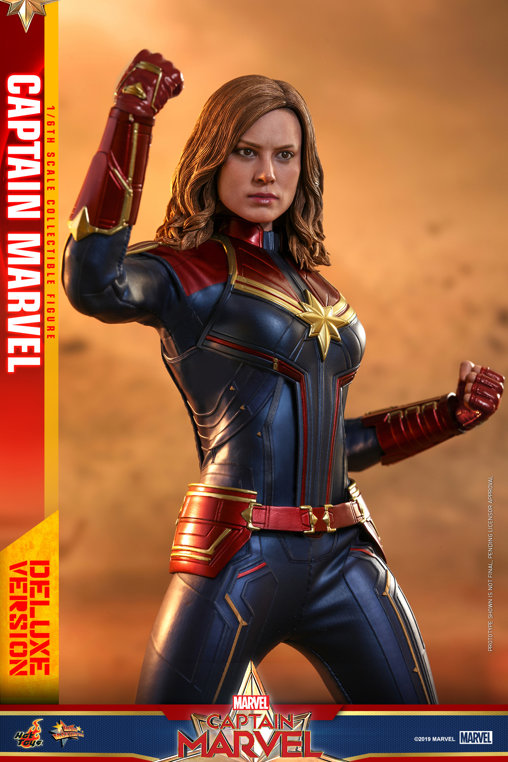 Captain Marvel: Captain Marvel - Deluxe, 1/6 Figur von Hot Toys