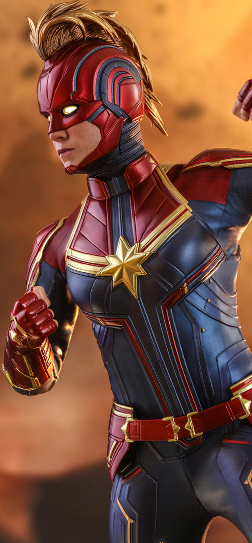 Captain Marvel: Captain Marvel - Deluxe, 1/6 Figur von Hot Toys