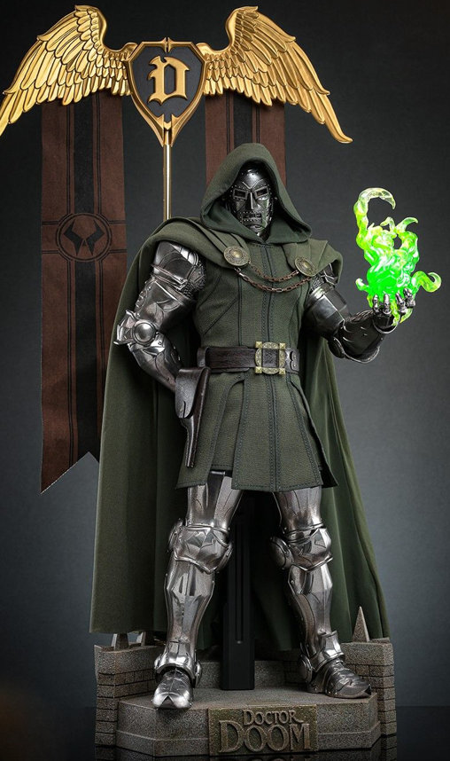 Doctor Doom: Doctor Victor Von Doom, 1/6 Figur von Hot Toys