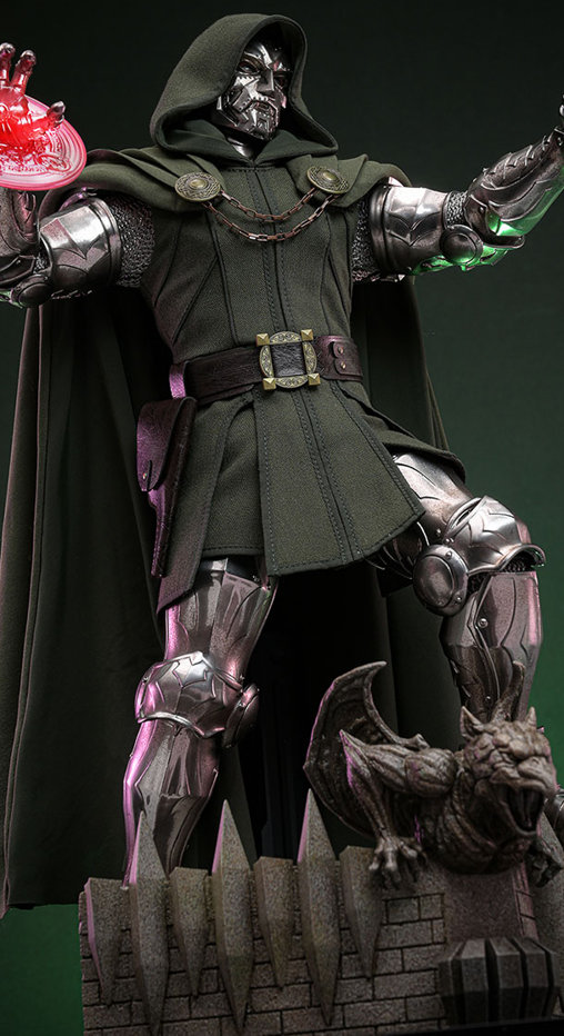Doctor Doom: Doctor Victor Von Doom, 1/6 Figur von Hot Toys