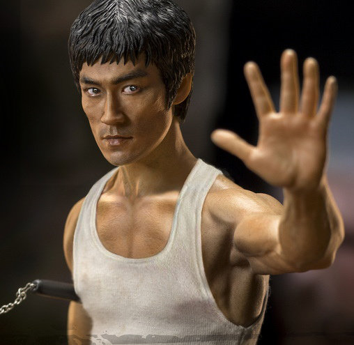 Die Todeskralle schlägt wieder zu: Bruce Lee, Statue von Star Ace