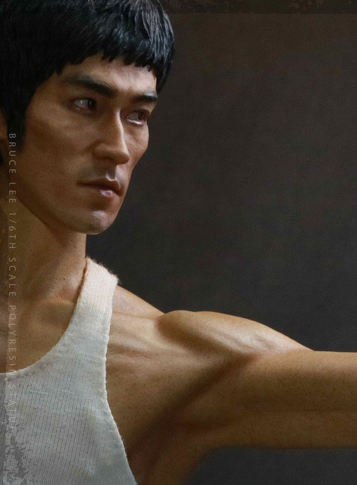 Die Todeskralle schlägt wieder zu: Bruce Lee, Statue von Star Ace