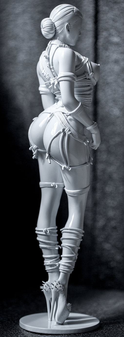 Enjoy in White: Angelica, Statue von SPACEart