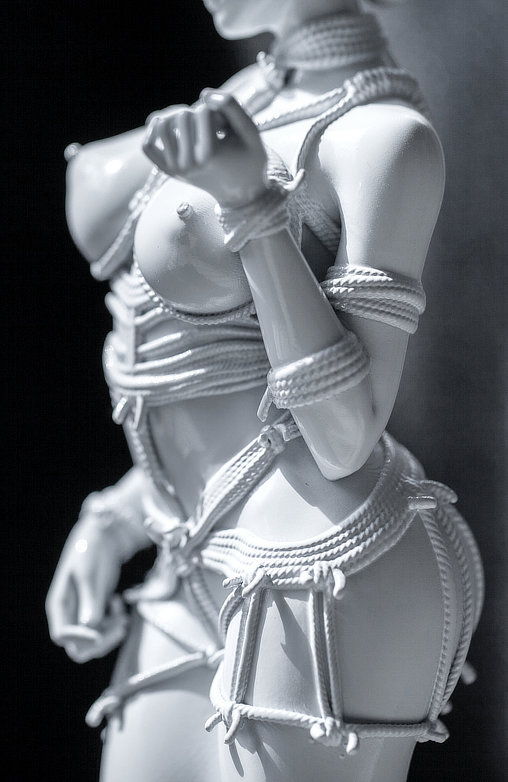 Enjoy in White: Angelica, Statue von SPACEart