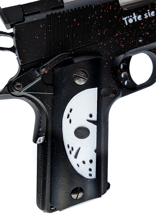 Freitag der 13.: Jason Voorhees Killer Gun, Fertig-Modell ... https://spaceart.de/produkte/fdd022-freitag-der-13-jason-voorhees-killer-gun-spaceart.php