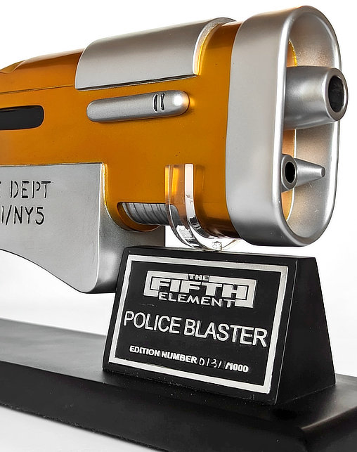 Das fünfte Element: Police Blaster, Fertig-Modell ... https://spaceart.de/produkte/fel001-das-fuenfte-element-police-blaster-modell.php