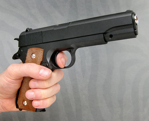 Filmwaffen: Colt 1911, Softair-Pistole ... https://spaceart.de/produkte/filmwaffe-colt-1911-softair-pistole-cybergun-fwf001.php