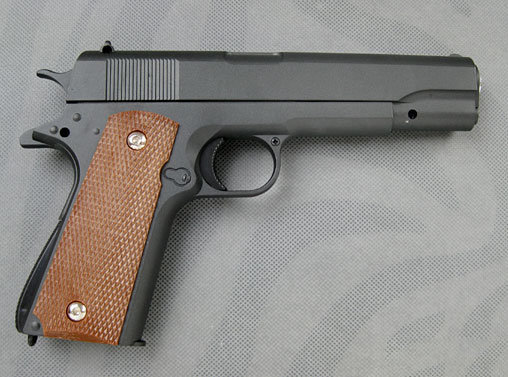 Filmwaffen: Colt 1911, Softair-Pistole ... https://spaceart.de/produkte/filmwaffe-colt-1911-softair-pistole-cybergun-fwf001.php