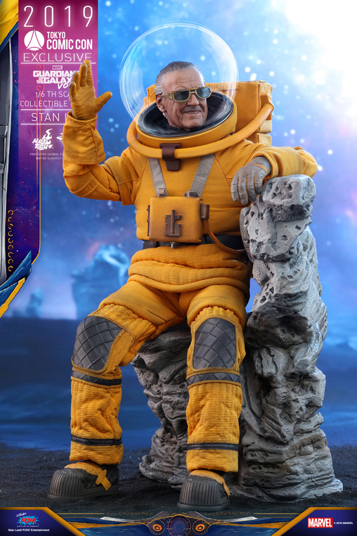 Guardians of the Galaxy 2: Stan Lee, 1/6 Figur ... https://spaceart.de/produkte/guardians-of-the-galaxy-2-stan-lee-1-6-figur-hot-toys-mms545-gog001.php