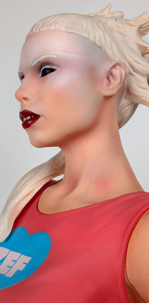 Gods of Music: Yolandi Visser, Statue von SPACEart