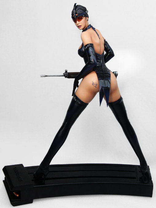 Hajime Sorayama: Hot Box, Statue von Yamato