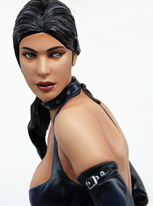 Hajime Sorayama: Hot Box, Statue von Yamato