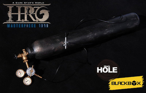 H.R. Giger: The Alien Master of Art, 1/6 Figur ... https://spaceart.de/produkte/hrg003-hans-rudolf-giger-figure-black-box-spaceart.php