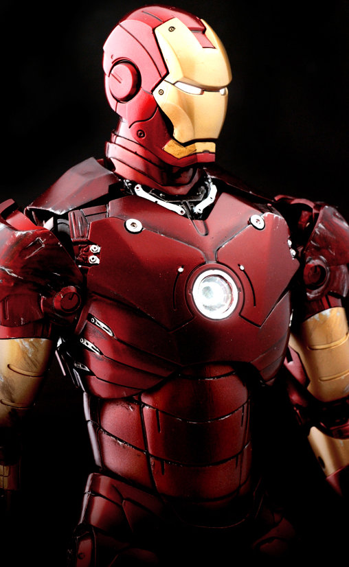 Iron Man 1: Iron Man Mark III - Battle Damaged, 1/6 Figur von Hot Toys