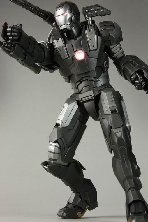 Iron Man 2: War Machine, 1/6 Figur ... https://spaceart.de/produkte/irm006-war-machine-iron-man-2-figur-hot-toys-mms120-900892-4897011173221-spaceart.php