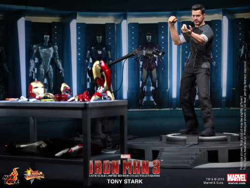 Iron Man 3: Tony Stark - Armor Testing Version, 1/6 Figur von Hot Toys
