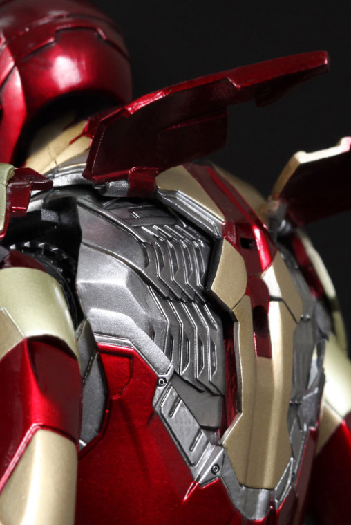 Iron Man 3: Iron Man Mark XLII - DieCast, 1/6 Figur von Hot Toys
