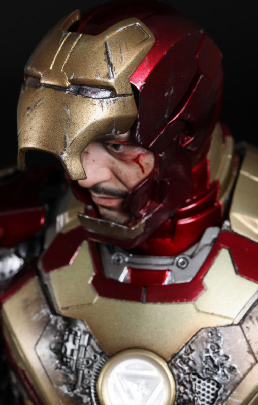Iron Man 3: Iron Man Mark XLII - DieCast, 1/6 Figur von Hot Toys