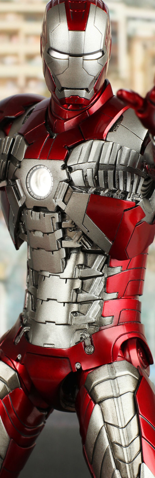 Iron Man 2: Iron Man Mark V, 1/6 Figur von Hot Toys