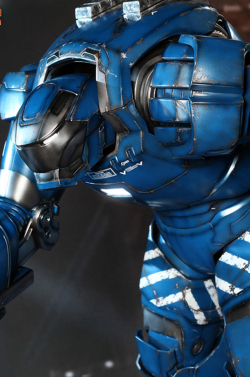 Iron Man 3: Igor Mark XXXVIII, 1/6 Figur von Hot Toys