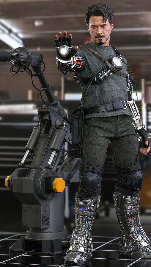 Iron Man 1: Tony Stark - Mech Test Version - Deluxe, 1/6 Figur von Hot Toys