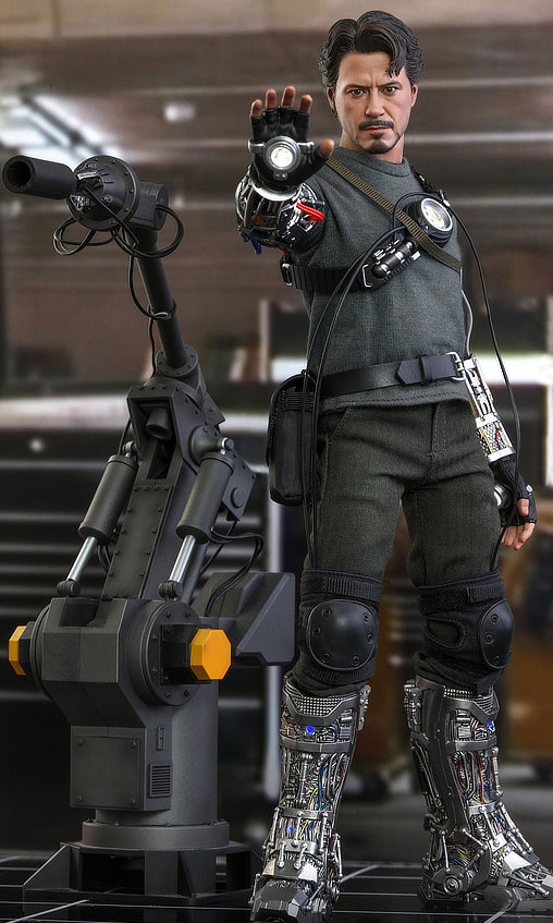 Iron Man 1: Tony Stark - Mech Test Version - Deluxe, 1/6 Figur von Hot Toys