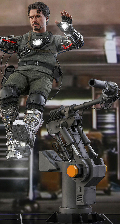 Iron Man 1: Tony Stark - Mech Test Version - Deluxe, 1/6 Figur von Hot Toys