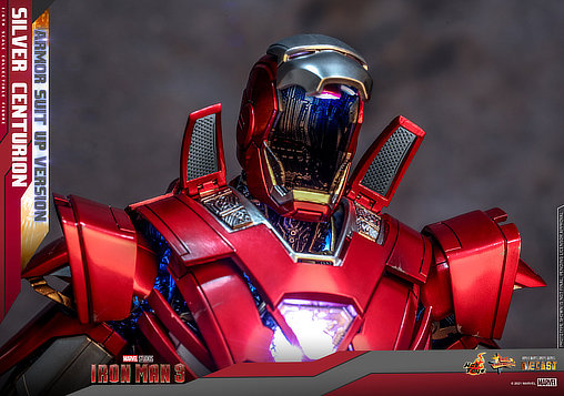 Iron Man 3: Silver Centurion - Armor Suit Up Version, 1/6 Figur von Hot Toys