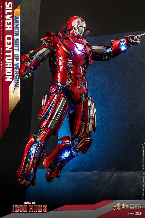Iron Man 3: Silver Centurion - Armor Suit Up Version, 1/6 Figur von Hot Toys