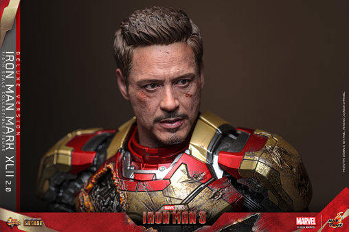 Iron Man 3: Iron Man Mark XLII 2.0 - Deluxe - DieCast, 1/6 Figur von Hot Toys
