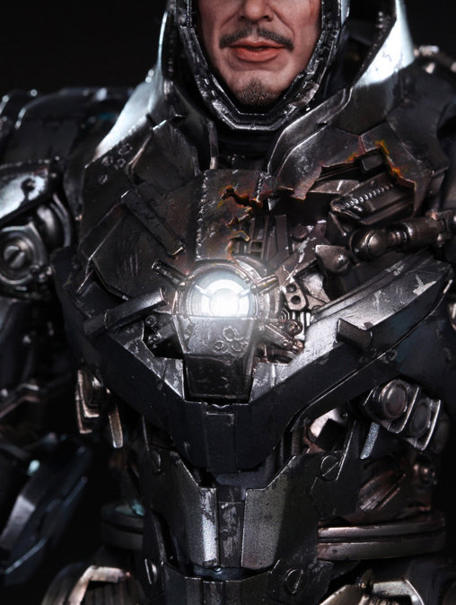 Iron Man 2: Whiplash Mark II - DieCast, 1/6 Figur von Hot Toys