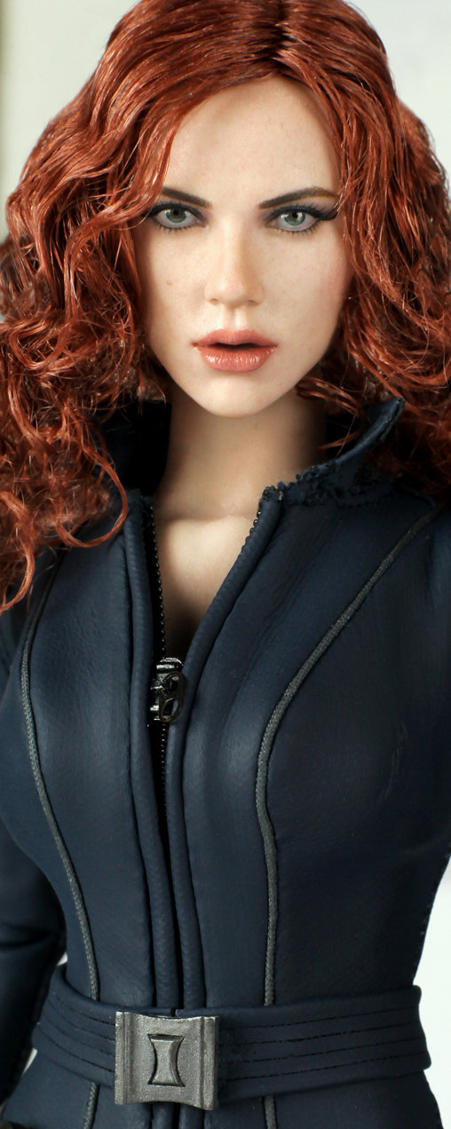Iron Man 2: Black Widow, 1/6 Figur von Hot Toys