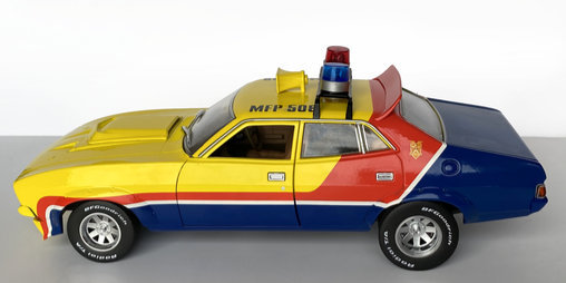 Mad Max 1: Ford Falcon V8 Police Interceptor, Fertig-Modell ... https://spaceart.de/produkte/mdx005-mad-max-ford-falcon-v8-police-interceptor-modell-dda012-819725020718-spaceart.php
