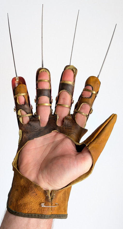 Nightmare on Elm Street 2: Freddy Krueger Handschuh, Fertig-Modell von SPACEart