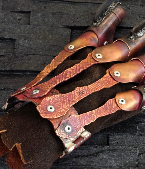 Nightmare on Elm Street - Remake 2010: Freddy Krueger Handschuh, Fertig-Modell von SPACEart