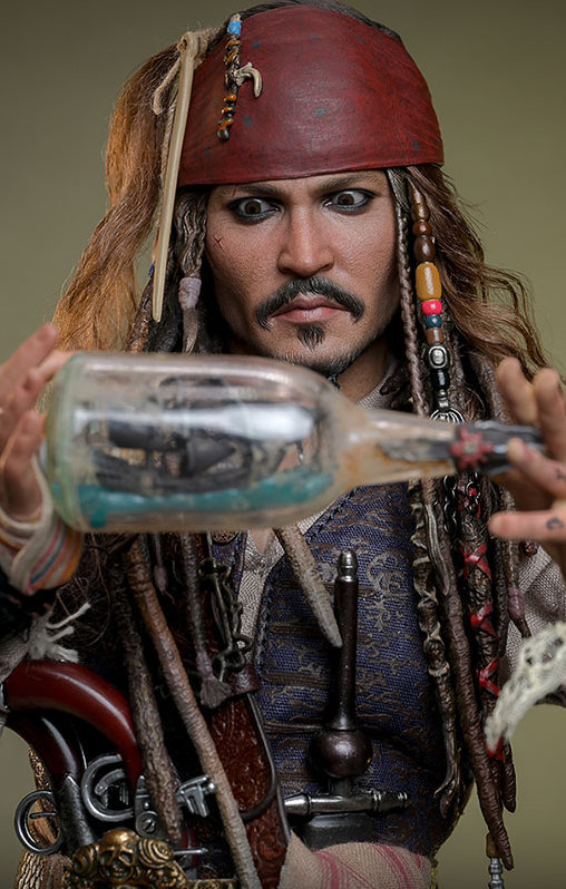 Pirates of the Caribbean - Dead Men Tell No Tales: Jack Sparrow, 1/6 Figur von Hot Toys