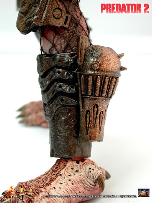 Predator 2: City Hunter Predator, 1/6 Figur von Hot Toys