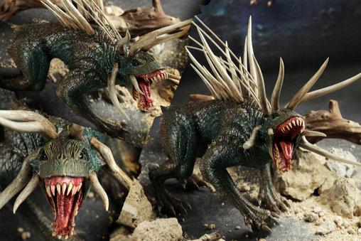 Predators: Tracker Predator mit Hunde-Alien, 1/6 Figur von Hot Toys