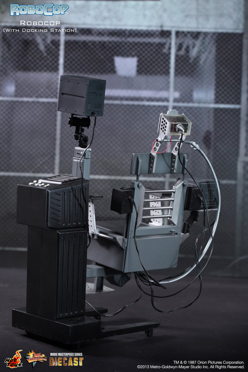 Robocop: Robocop mit Docking Station - Die Cast, 1/6 Figur von Hot Toys