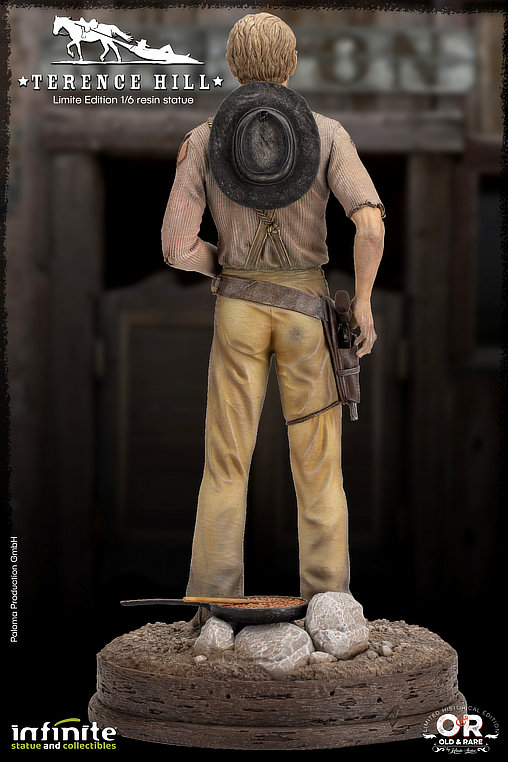 Die rechte und die linke Hand des Teufels: Terence Hill, Statue von Infinite Statue