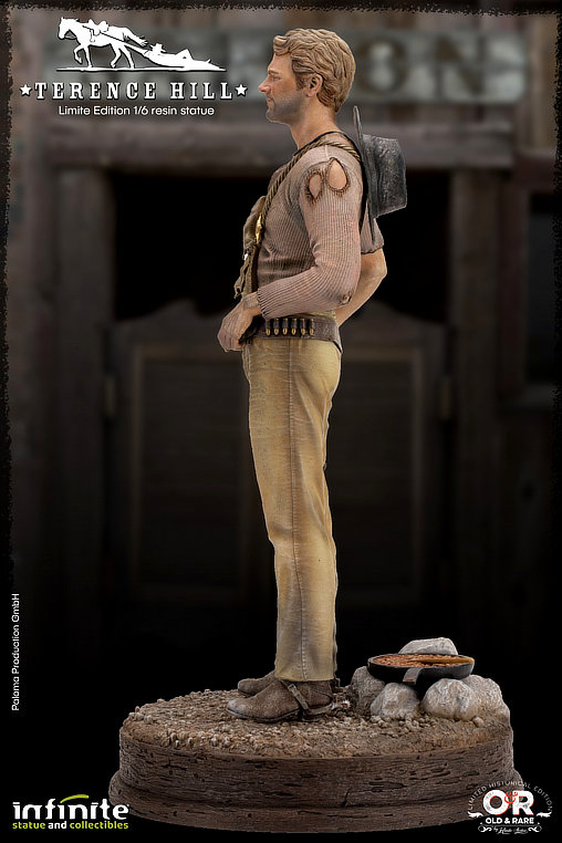Die rechte und die linke Hand des Teufels: Terence Hill, Statue von Infinite Statue