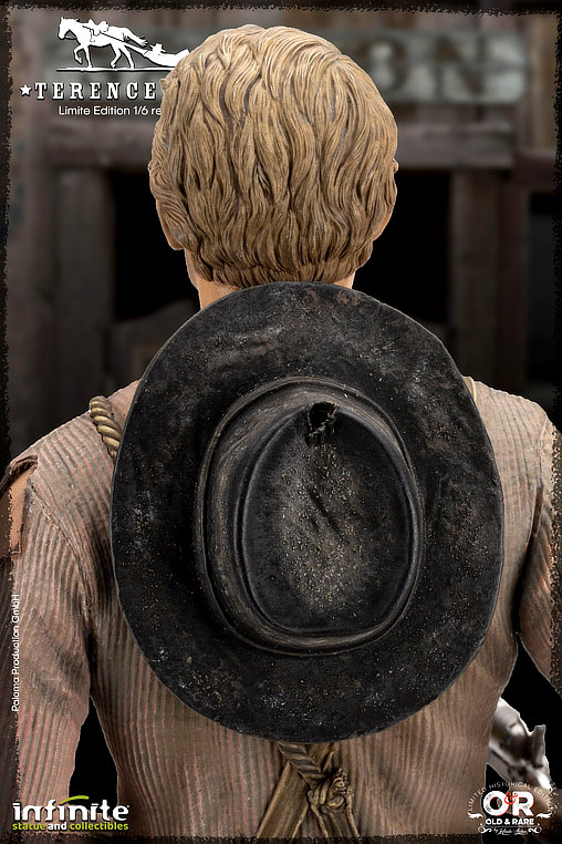 Die rechte und die linke Hand des Teufels: Terence Hill, Statue von Infinite Statue