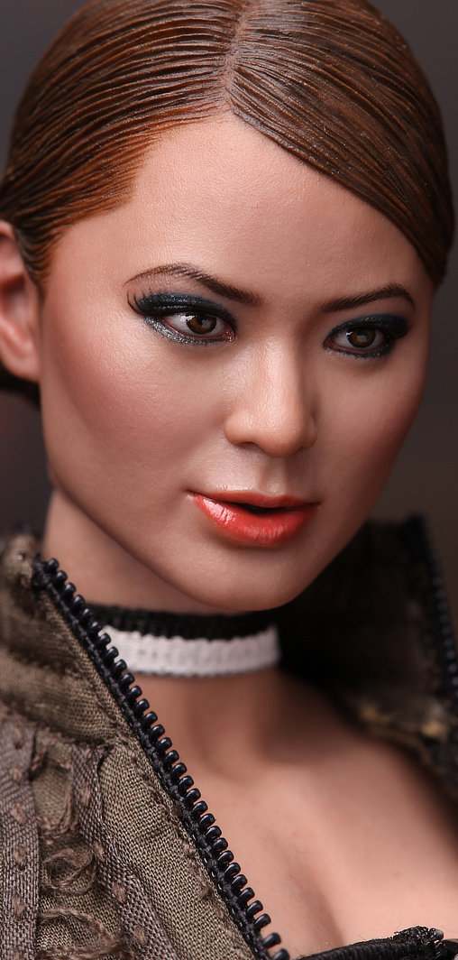 Sucker Punch: Amber, 1/6 Figur von Hot Toys