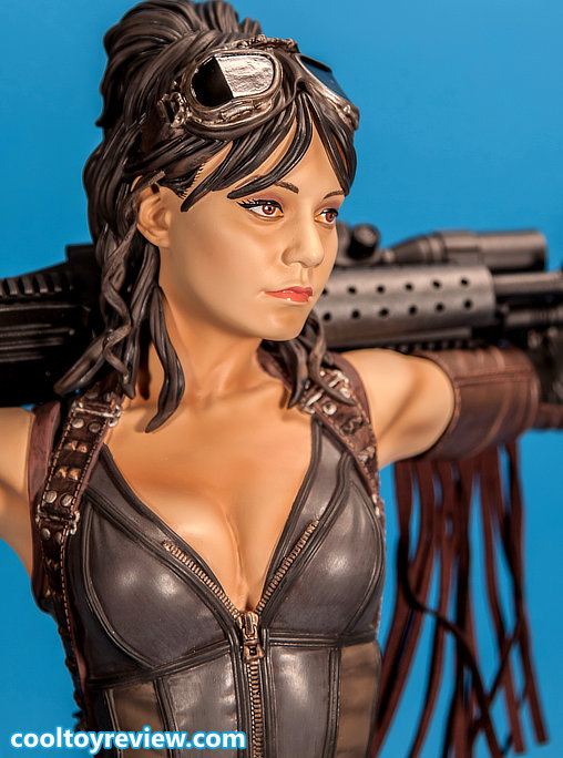 Sucker Punch: Blondie, Statue von Gentle Giant