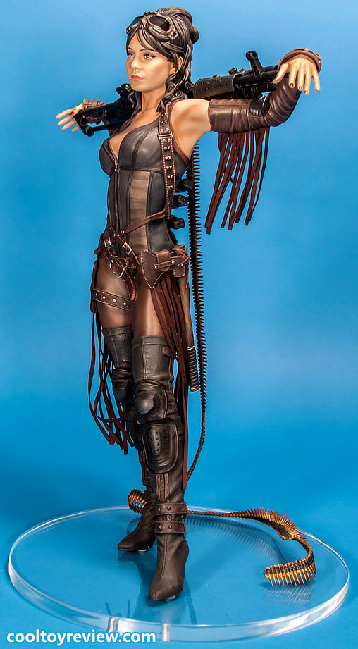 Sucker Punch: Blondie, Statue von Gentle Giant