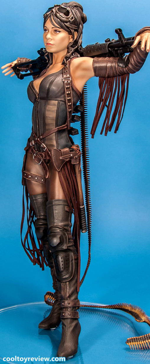 Sucker Punch: Blondie, Statue von Gentle Giant