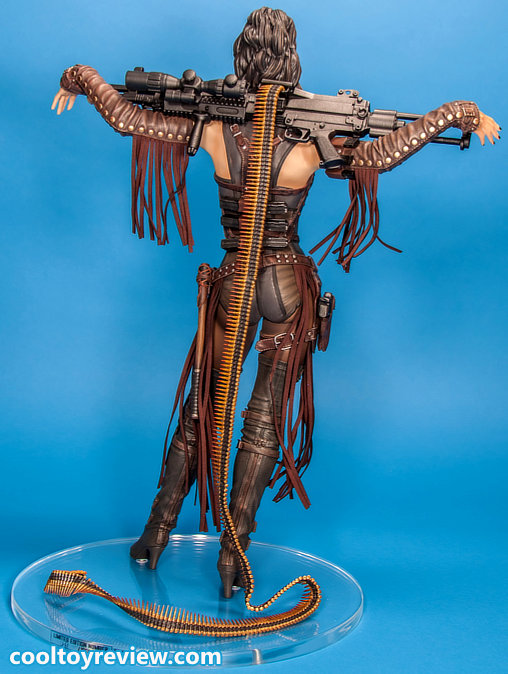 Sucker Punch: Blondie, Statue von Gentle Giant