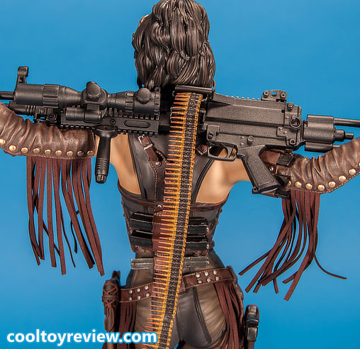 Sucker Punch: Blondie, Statue von Gentle Giant