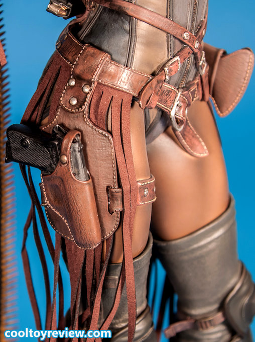 Sucker Punch: Blondie, Statue von Gentle Giant